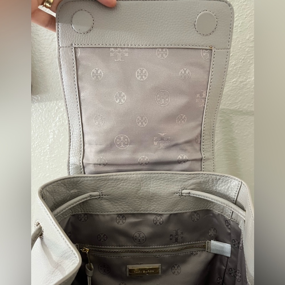 Tory Burch Landon Flap Backpack French Gray Pebbled Leather NWT - Style 31387 - Picture 13 of 17